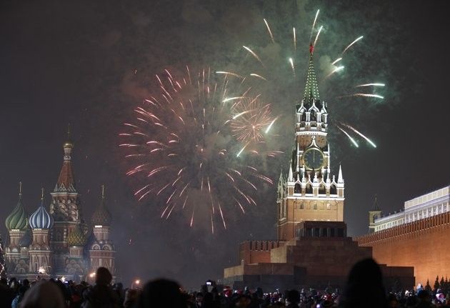Fireworks explode during New Years Day celebration on Red Square in Moscow, January 1, 2012.