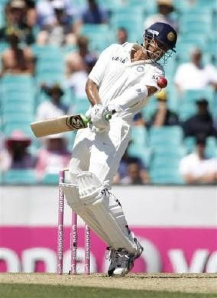 Rahul Dravid is struck by a ball from Australia&#039;s Peter Siddle during their second cricket test at the Sydney