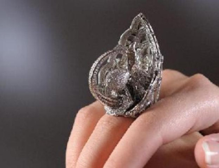 Ring Set with 2,525 Diamonds Enters the World Record Books