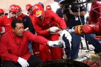 Hugo Chavez takes sample of Venezuelan oil