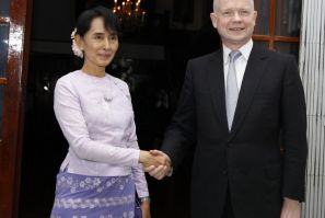 British Foreign Secretary Hague shakes hands with Myanmar pro-democracy leader Suu Kyi in Yangon
