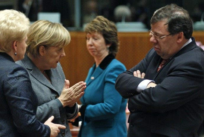 Lithuanian President Grybauskaite, German Chancellor Merkel and Irish Prime Minister Cowen talk together