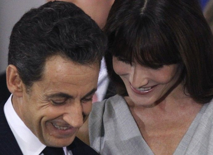 France's President Nicolas Sarkozy (L) with his wife Carla Bruni-Sarkozy on a four-day official day to India.