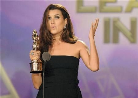 Actress Cote de Pablo accepts the ''Favorite Television Actress - Leading Role in a Drama'' award for her role in NCIS during the National Council of La Raza ALMA Awards in Santa Monica, California