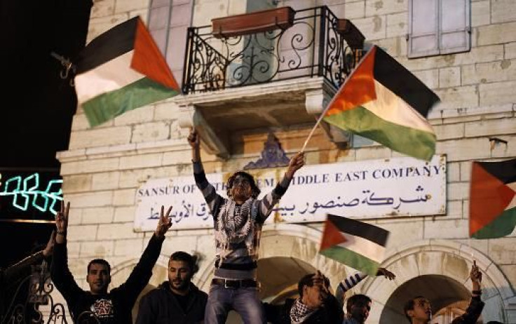 Palestinian Flag men 29 Nov 2012 2