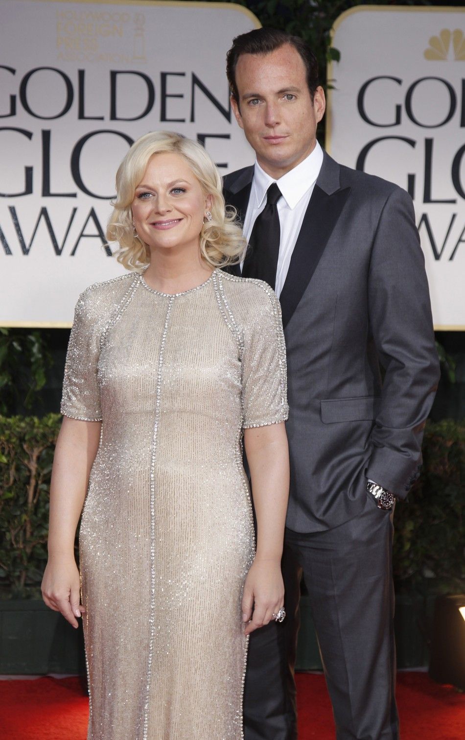 Actress Amy Poehler L and her husband, actor Will Arnett, arrive at the 69th annual Golden Globe Awards in Beverly Hills, California January 15, 2012.