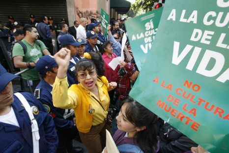 Pro-choice and anti-abortion supporters face off near Mexico City&#039;s local legislature