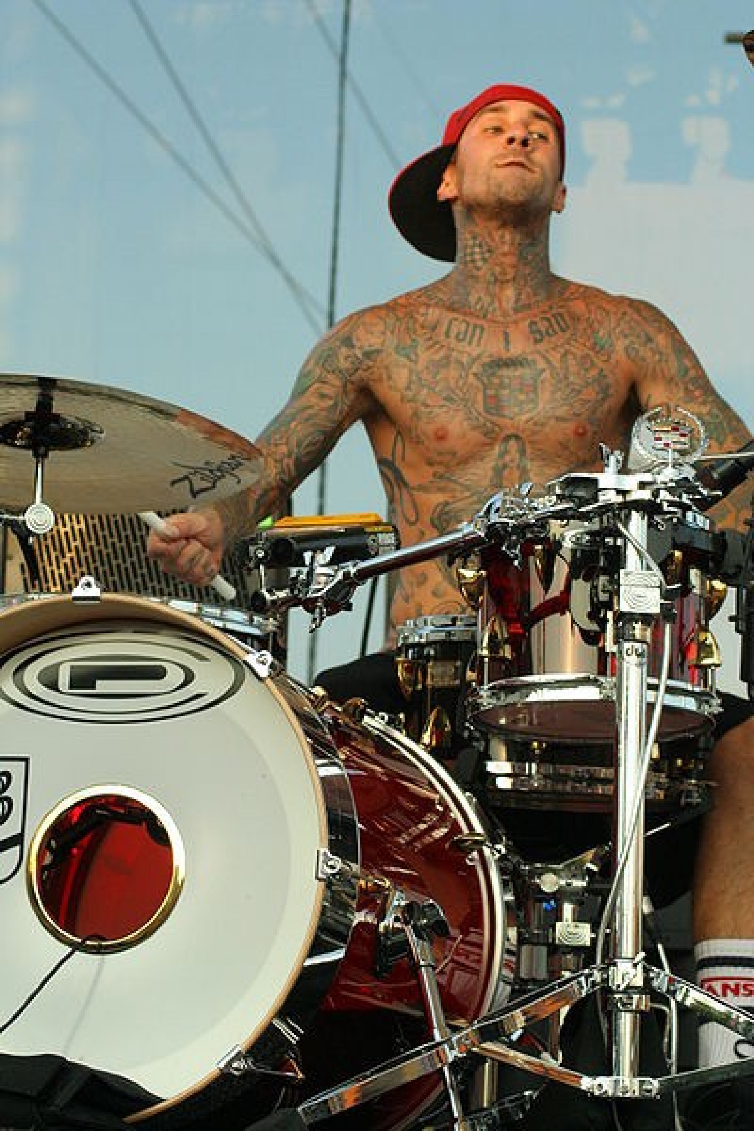 Travis Barker Nude Photos Viewed 400,000 Times Before Cease and Desist |  IBTimes