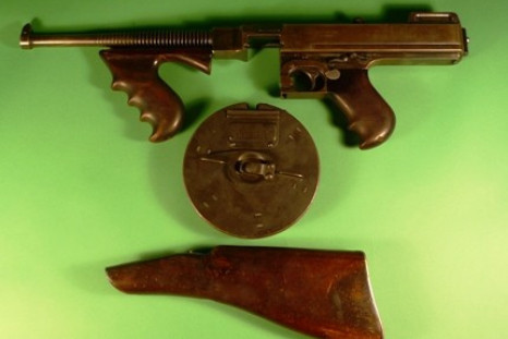Notorious Gangsters Bonnie and Clyde’s Guns Fetches $210000 at Auction