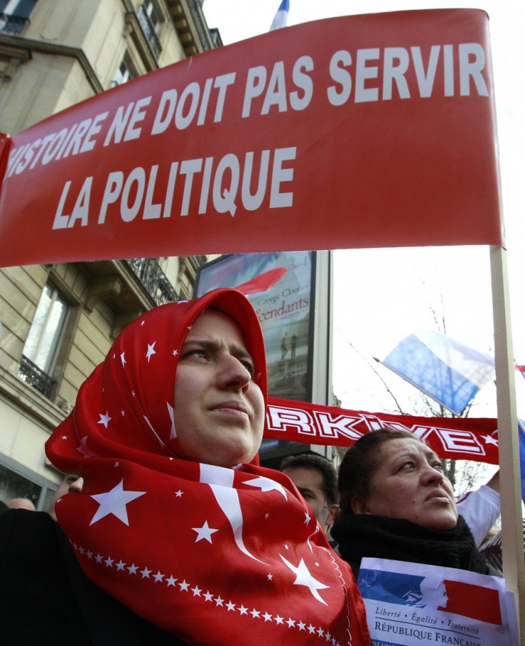 Franco-Turkish protesters demonstrate against the bill