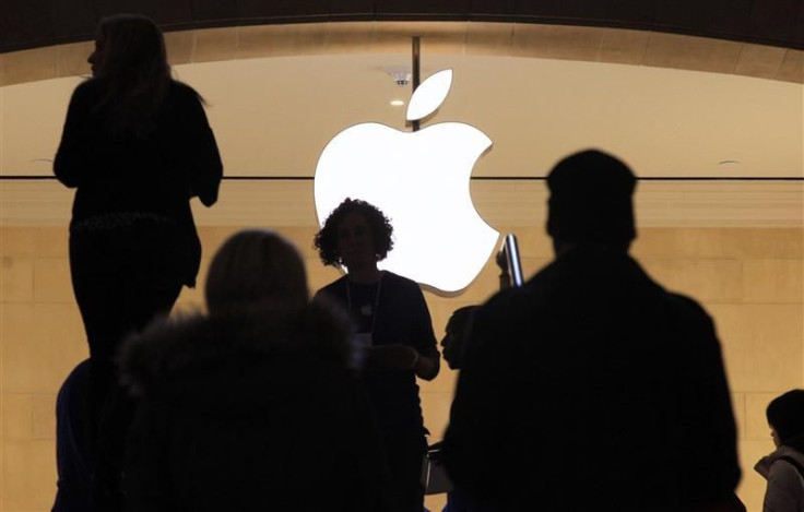 Customers visit the Apple Store in New York City&#039;s Grand Central Station