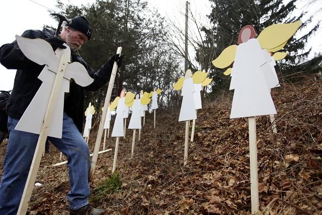 sandy-hook-elementary-school-interfaith-prayer-vigil-in-newtown