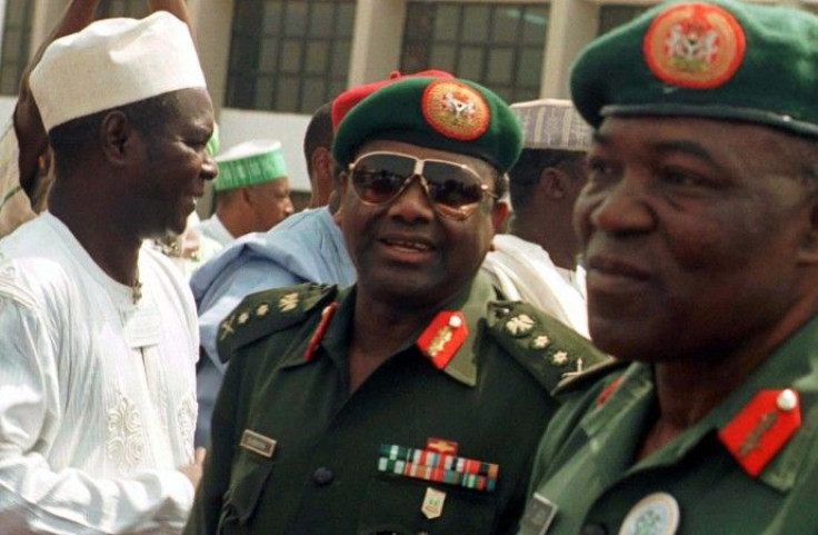 Nigerian military ruler General Sani Abacha (C) 