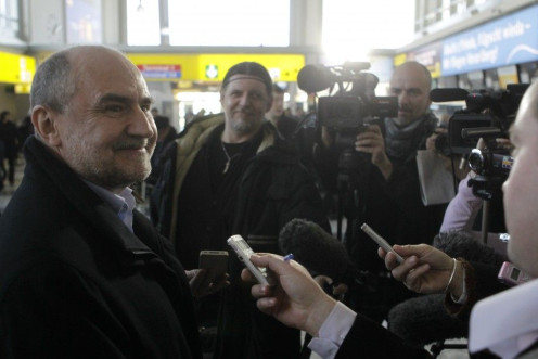 Herman Nackaerts, left, head of a delegation of the International Atomic Energy Agency, talks to journalists on his way to Iran at Vienna's international airport in Vienna January 28, 2012.