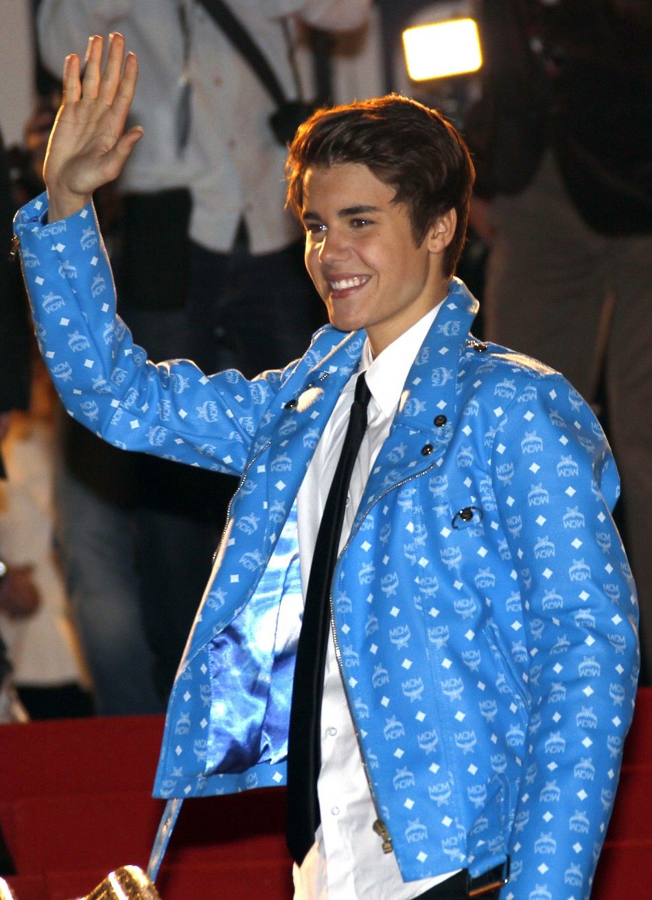 Canadian singer Justin Bieber waves as he arrives at the Cannes festival palace to attend the NRJ Music Awards in Cannes January 28, 2012.