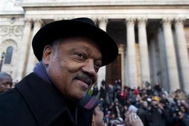 U.S. civil rights leader Reverend Jesse Jackson addresses the crowd at the Occupy London site outside St Paul&#039;s Cathedral