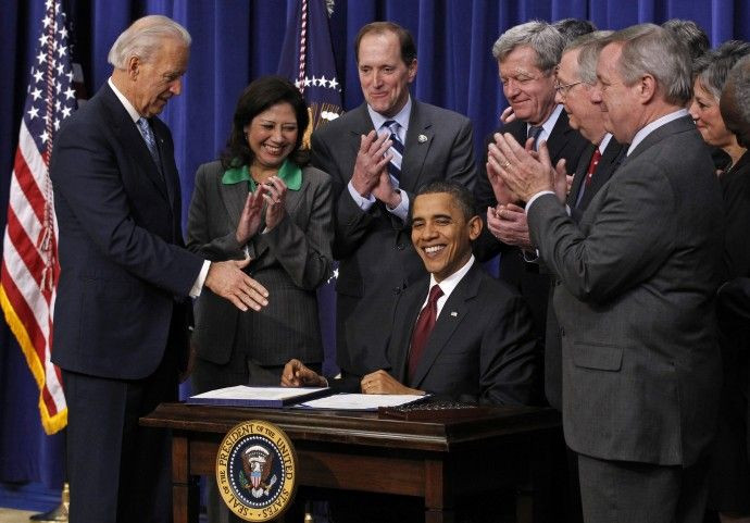 US Congress lifts gay military ban