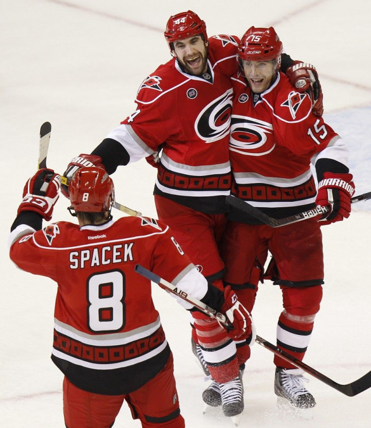 Tuomo Ruutu (#15) celebrates with his teammates after scoring a goal.