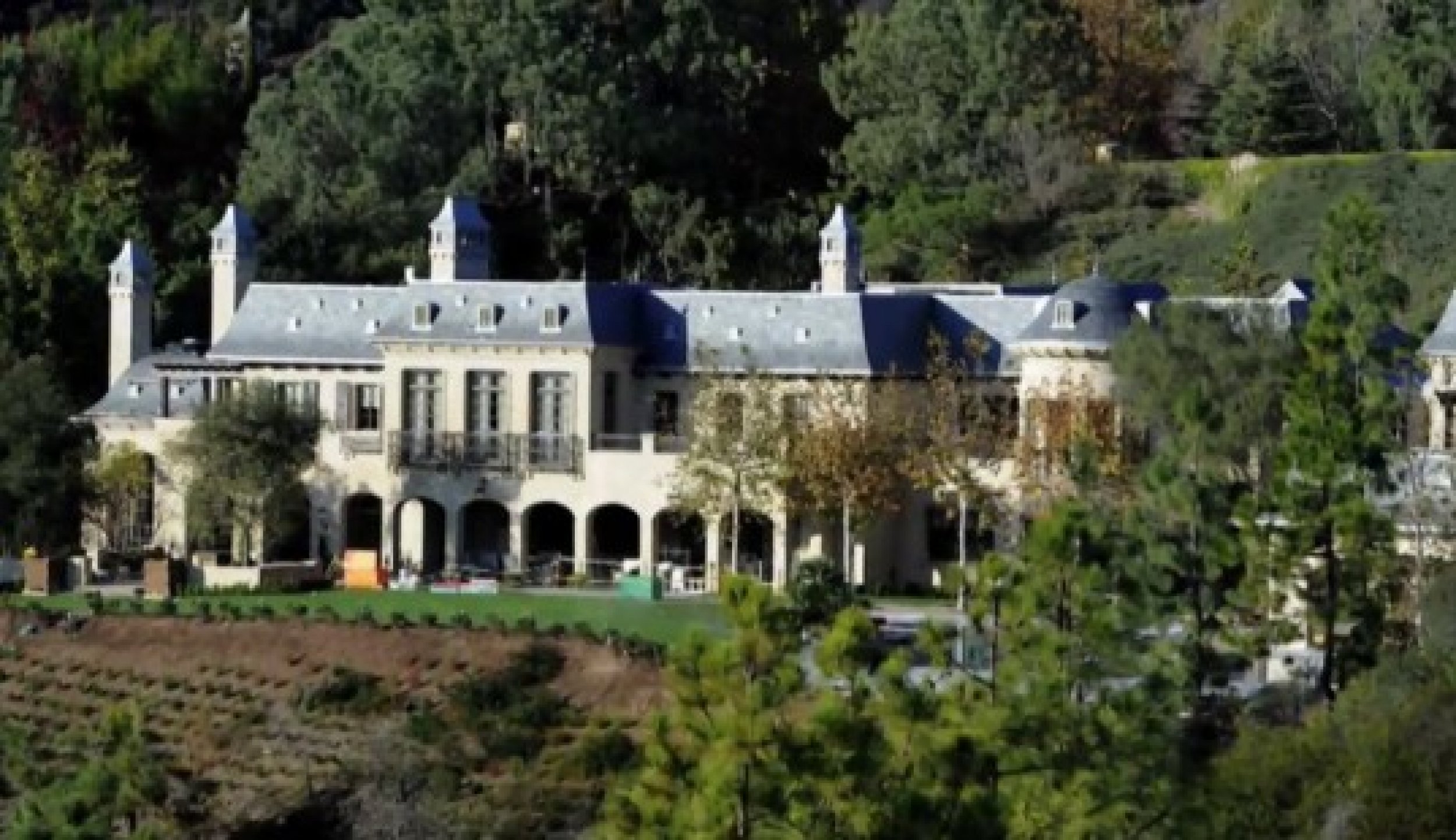 Tom Bradys palace in Brentwood