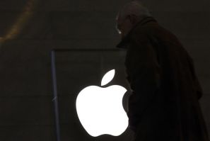 A customer visits the Apple Store in New York City&#039;s Grand Central Station