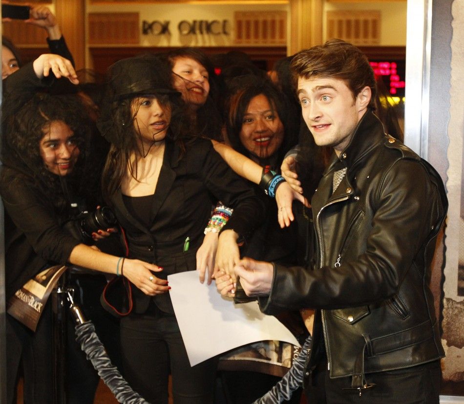 Cast member Daniel Radcliffe greets fans as he arrives at a special screening of quotThe Woman in Blackquot in Los Angeles, California 
