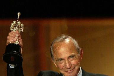 U.S. actor Ben Gazzara holds his Donostia prize which was awarded in recognition of his lifetime achievement at the San Sebastian Film Festival in northern Spain September 22, 2005.