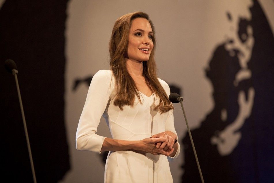 Angelina Jolie presents Nansen prize at UN ceremony in Geneva