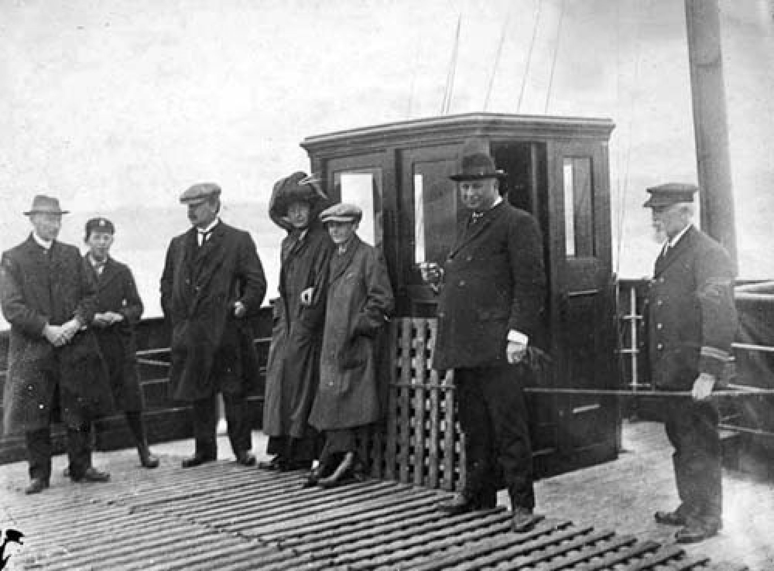 Rare Unseen Images of the RMS Titanic Captured by Father Frank Browne