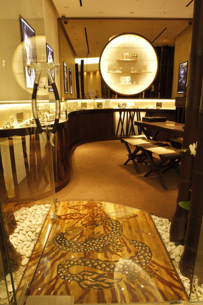 John Hardy partners with Masari Group to inaugurate Jakarta flagship store.