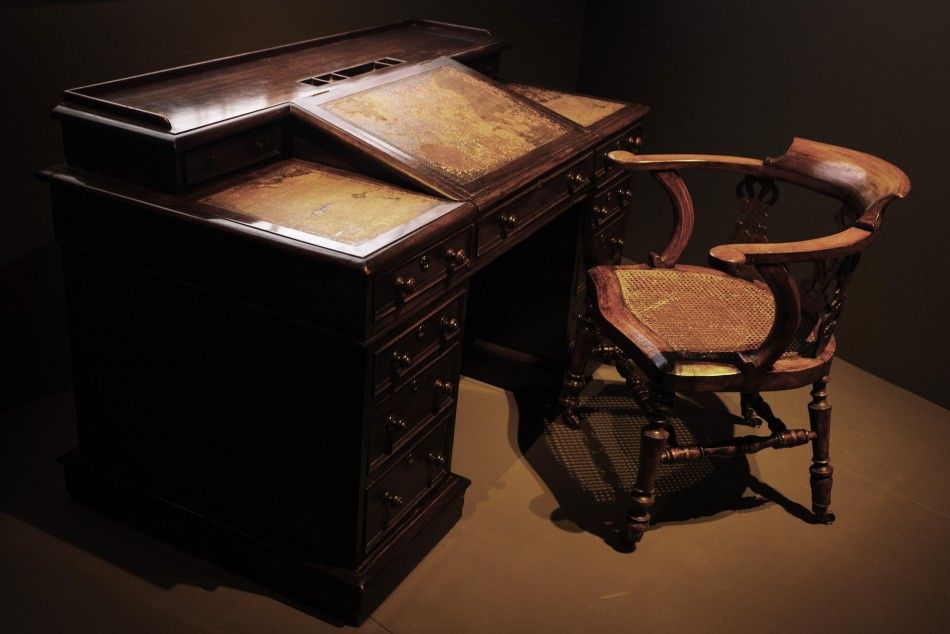 Dickens Desk