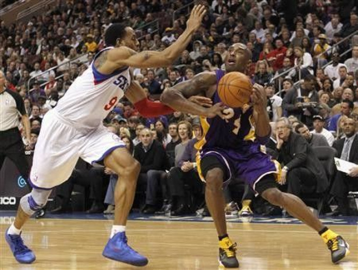 Los Angeles Lakers guard Kobe Bryant (R) battles with the Philadelphia 76ers forward Andre Iguodala (9) during the second quarter of their NBA basketball game in Philadelphia, Pennsylvania