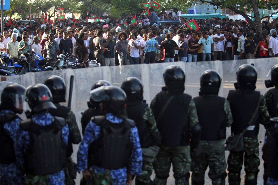 Maldives Protesters Clash with Security Forces over Ousted President