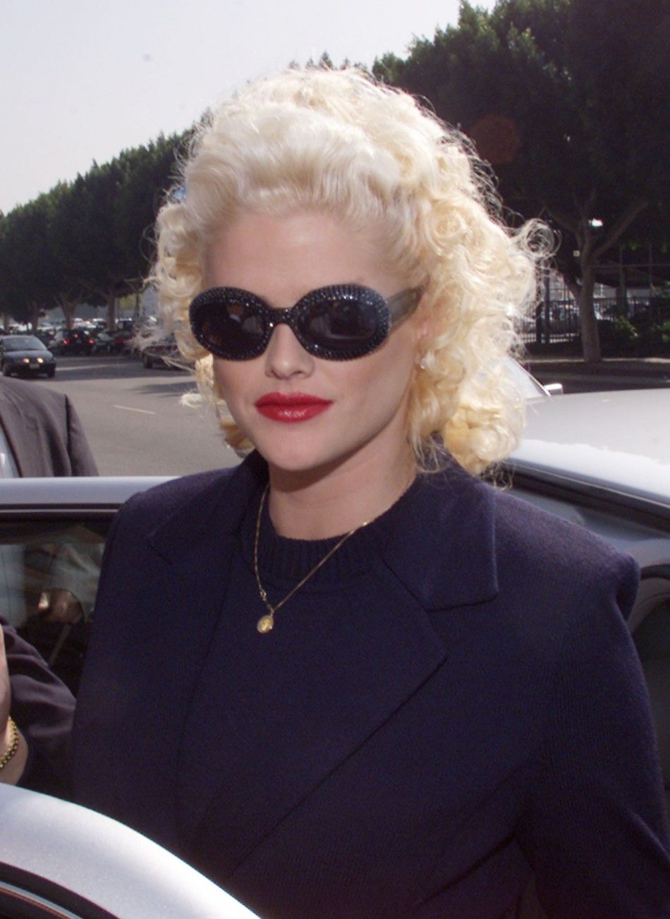 ANNA NICOLE SMITH ARRIVES FOR BANKRUPTCY HEARING.