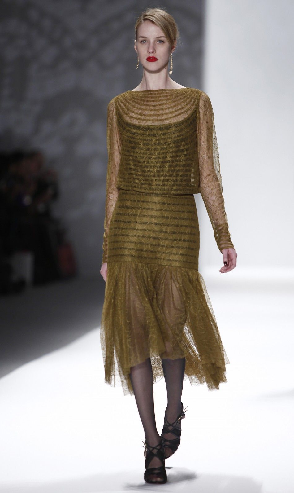 New York Fashion Week: Old Hollywood Glamour Becomes New Trend Again on ...
