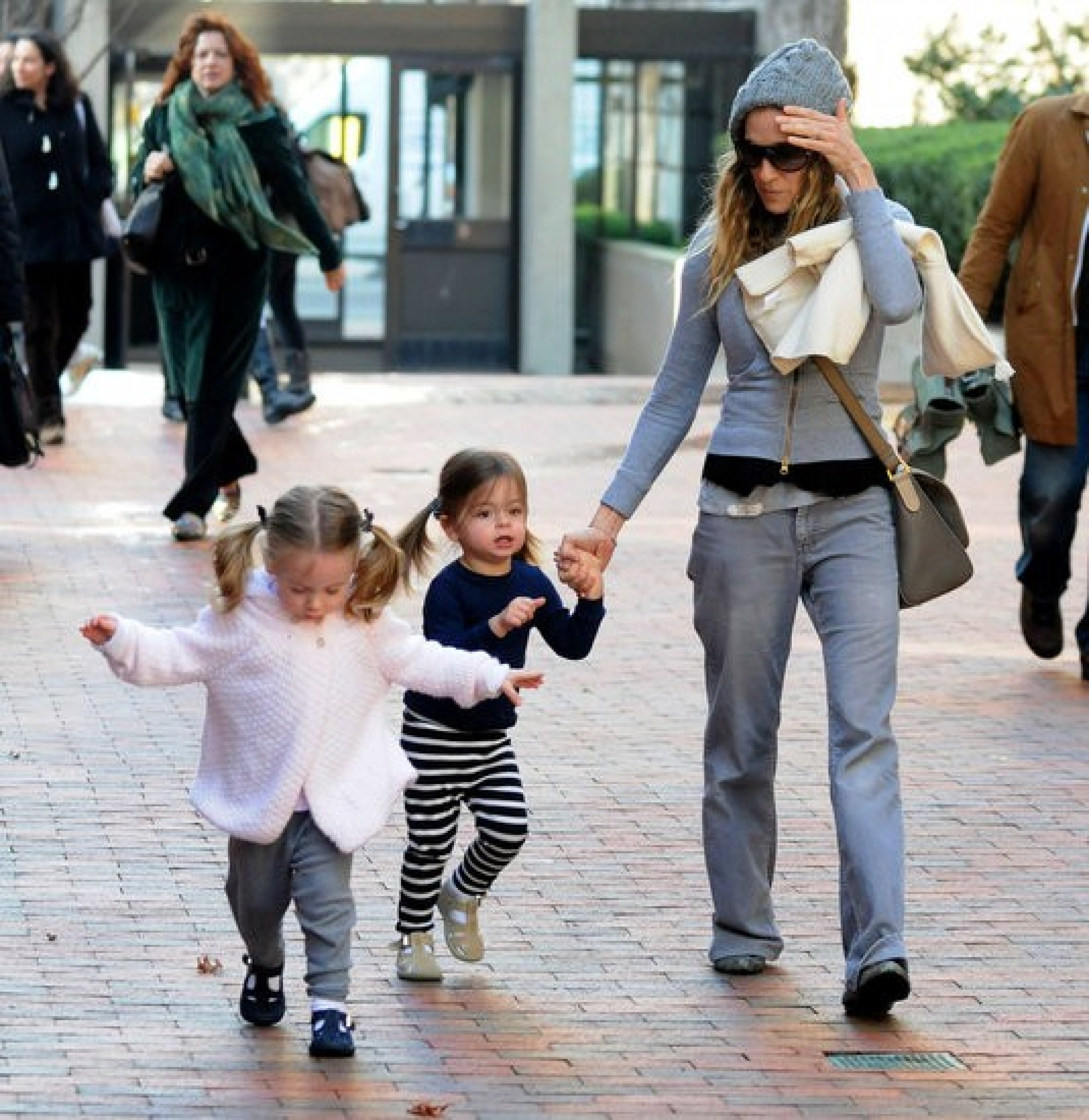 Sarah Jessica Parker with her daughters.