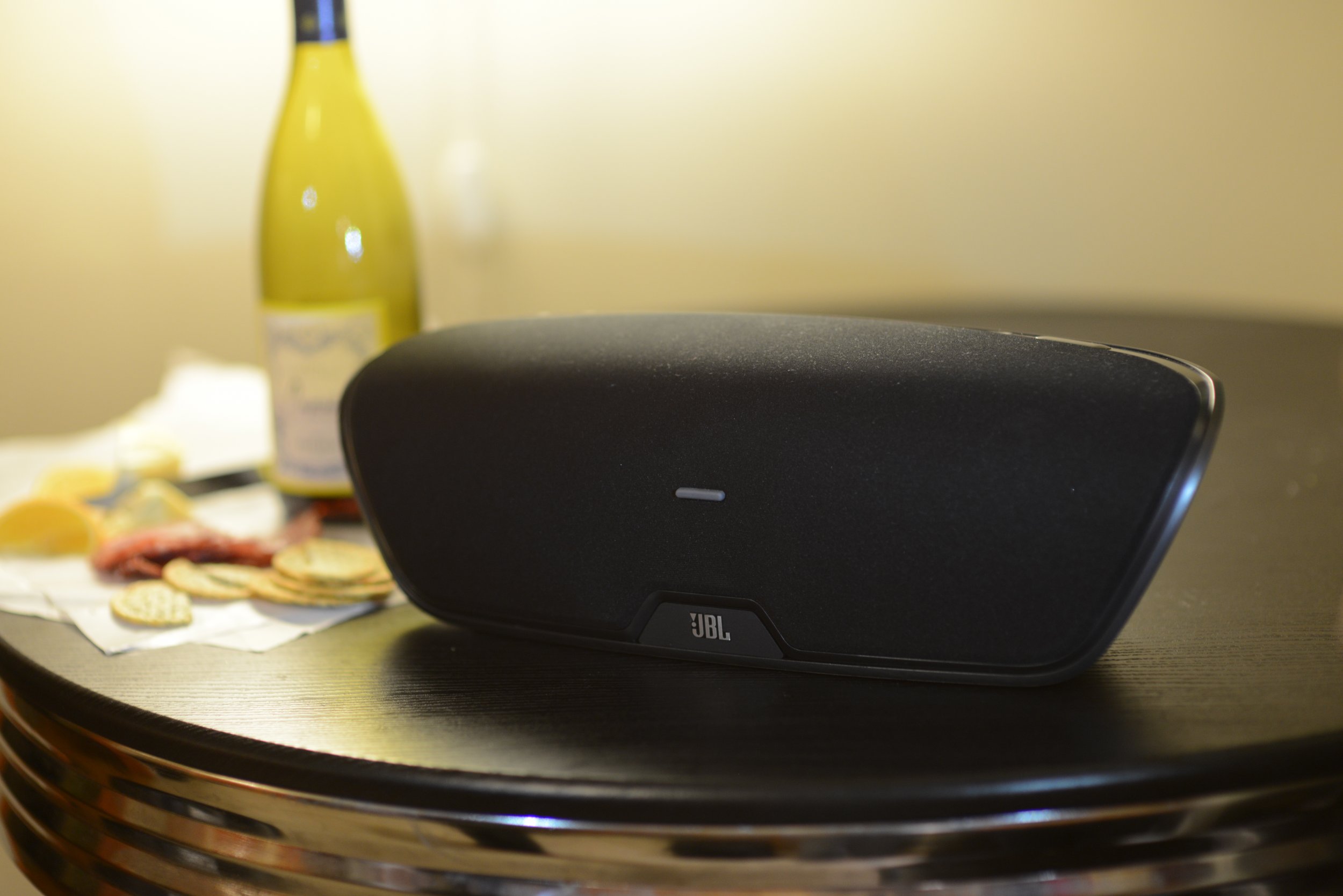 JBL OnBeat Venue LT Review: First Lightning-Friendly Bluetooth Speaker For iPhone 5, iPad Mini Packs A Punch